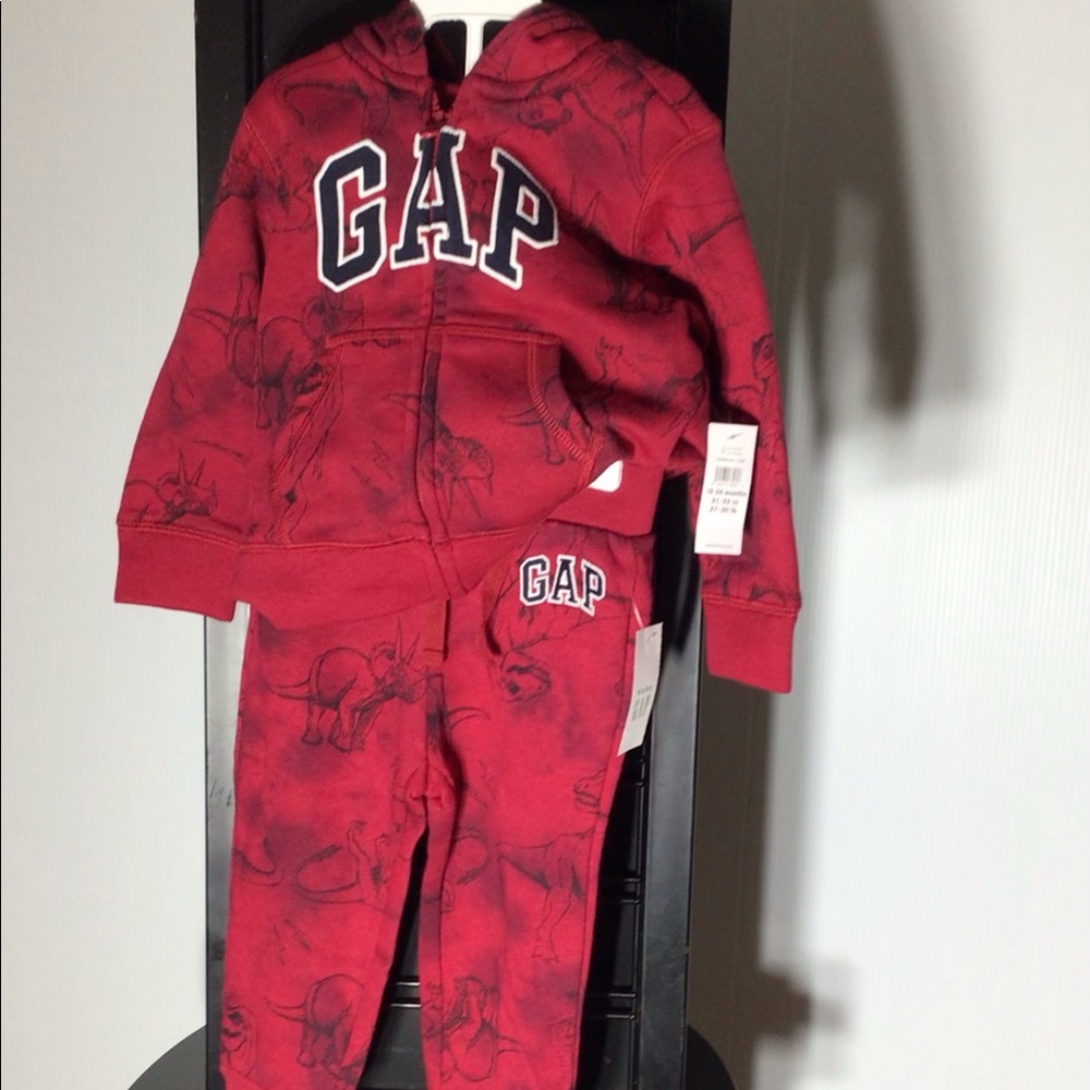 Gap 2piece NWT outfit never worn 18-24months